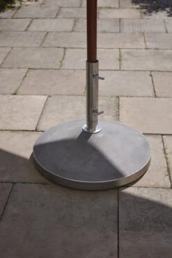 Skagerak Capri Aurinkovarjon Jalka, 30 Kg 11 Skagerak Capri Aurinkovarjon Jalka, 30 Kg -Terassitalo Kauppa 0 S1900620 Capri Umbrella Foot M