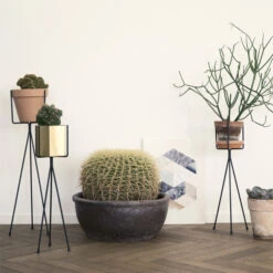 Ferm LIVING Plant Stand Kukkateline, Iso, Musta -Terassitalo Kauppa 330FermLiving iso