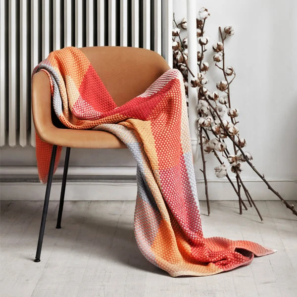 Muuto Fiber Tuoli Käsinojilla, Pyörivä, Okra - Musta 4 Muuto Fiber Tuoli Käsinojilla, Pyörivä, Okra - Musta - Image 2