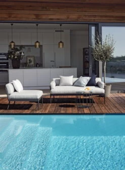 Skargaarden Anholt Nojatuoli -Terassitalo Kauppa ANHOLT SOFA LOUNGE CHAIR RESO LOUNGE TABLE