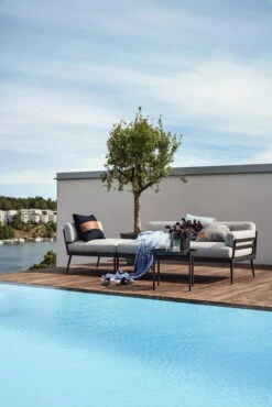 Skargaarden Anholt Sohva -Terassitalo Kauppa ANHOLT SOFA LOUNGE CHAIR SALTO LOUNGE TABLE