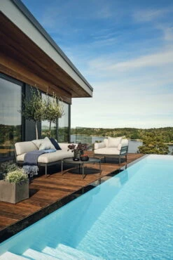 Skargaarden Anholt Nojatuoli -Terassitalo Kauppa ANHOLT SOFA LOUNGE CHAIR SALTO LOUNGE TABLE 2