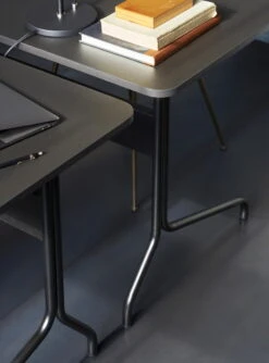 &Tradition Pavilion AV16 Työpöytä, Musta Linoleumi - Musta -Terassitalo Kauppa ATD Contract 2021 Pavilion AV16