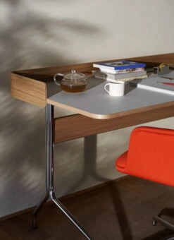 &Tradition Pavilion AV17 Työpöytä, Vaaleanharmaa - Tammi - Kromi -Terassitalo Kauppa ATD Retail 2021 Pavilion AV17 Rely HW41ampHW46