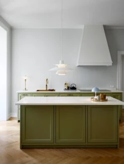 Louis Poulsen Panthella Portable V2 Pöytävalaisin, Harmaa Opaali -Terassitalo Kauppa AW22 PH5 Monochrome white PH 3 2 Glass Brass Panthella Portable Pale blue 09523