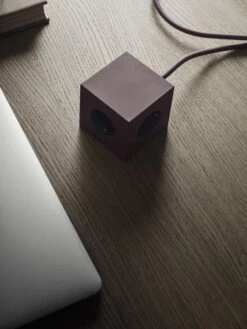 Avolt Square 1 USB Jatkojohto, Ruosteenpunainen 10 Avolt Square 1 USB Jatkojohto, Ruosteenpunainen -Terassitalo Kauppa Avolt Rd 02