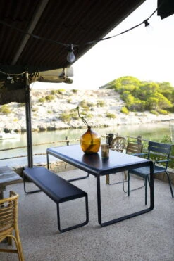 Fermob Luxembourg Käsinojallinen Tuoli, Liquorice -Terassitalo Kauppa BELLEVIE BLEU ABYSSE IBIZA ALBUM2019 TOM WATSON