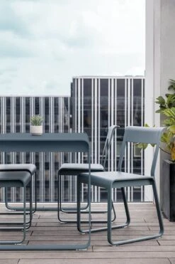 Fermob Bellevie Tuoli, Acapulco Blue -Terassitalo Kauppa BELLEVIE GRIS ORAGE PARIS VISUEL2022 ROMAIN RICARD 1