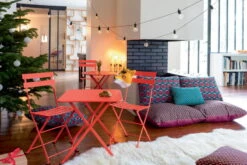 Fermob Bistro Metal Tuoli, 2 Kpl, Poppy -Terassitalo Kauppa BISTRO ENVIE D AILLEURS CAPUCINE INDOOR2018 VISUEL2018 CLAIRE CURT