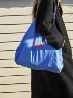 HAY Sininen Kassi, L, Punainen Logo -Terassitalo Kauppa Blue Tote bag red logo