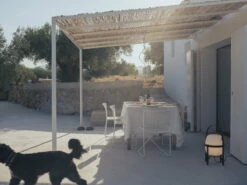 Santa & Cole Cesta Exterior Pöytävalaisin, Musta -Terassitalo Kauppa Cesta Exterior Arne S santa cole jara varela mas del pi 2022 14 x2400