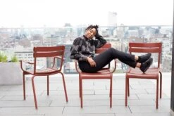 Fermob Luxembourg Käsinojallinen Tuoli, Red Ochre -Terassitalo Kauppa Chaise bridge Luxembourg mobilier Fermob 2