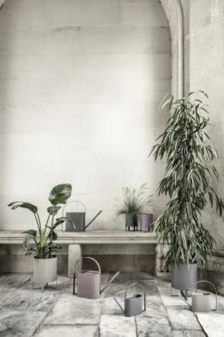 Ferm LIVING Bau Ruukku, Iso, Lämmin Harmaa 13 Ferm LIVING Bau Ruukku, Iso, Lämmin Harmaa -Terassitalo Kauppa FERM 7397