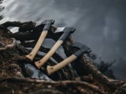 Fiskars Norden Retkikirves N7 Ja Teroitin 12 Fiskars Norden Retkikirves N7 Ja Teroitin -Terassitalo Kauppa Fiskars Environmental Norden axe family 1051142 1051143 1051144 02 1