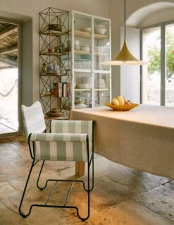 GUBI Tropique Tuoli, Musta - Leslie Stripe 20 -Terassitalo Kauppa GUBI SICILIA121410220921 hero