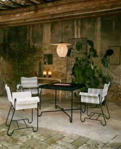 GUBI Tropique Tuoli, Musta - Leslie Stripe 20 -Terassitalo Kauppa GUBI w light SICILIA121410220656 hero