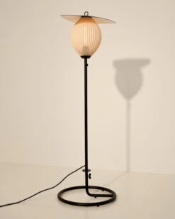 GUBI Satellite Outdoor Lattiavalaisin, Musta - Cream White -Terassitalo Kauppa Gubi SATELITE LAMP 6