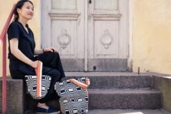 Johanna Gullichsen Doris Tetra Käsilaukku, Musta 7 Johanna Gullichsen Doris Tetra Käsilaukku, Musta -Terassitalo Kauppa Johana Gulichsen Tetra handbag Tetra shoulderbag black