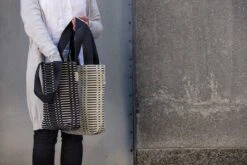 Johanna Gullichsen Helios Champagne Laukku, Musta Negative -Terassitalo Kauppa Johanna Gullichsen Champagnebag Helios black and reverse