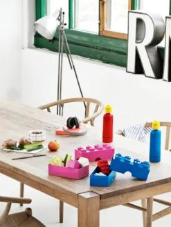 Room Copenhagen Lego Classic Box Eväsrasia, Sininen 8 Room Copenhagen Lego Classic Box Eväsrasia, Sininen -Terassitalo Kauppa LEGO Lunch Lifestyle image01 1