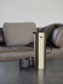 Stelton Keep Cool Juomapullo, 0,6 L, Teräs -Terassitalo Kauppa LS 900 8 EM77 1L bruched brass 1