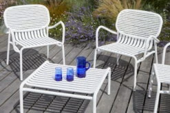 Petite Friture Week-end Matala Pöytä, Valkoinen -Terassitalo Kauppa M074 weekend armchair coffee table white 28C29Ola Rindal lifestyle LR28229