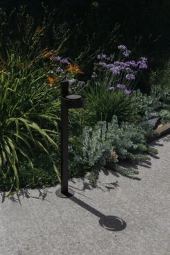 Marset Plaff-On B IP 65 Pylväsvalaisin, Musta -Terassitalo Kauppa MARSET HR PLAFF ON BOLLARD WITH AMBIANCE