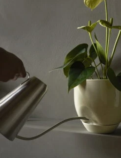 MENU Hydrous Kastelukannu, Teräs 11 MENU Hydrous Kastelukannu, Teräs -Terassitalo Kauppa MENU Hydrous Planter Hydrous Watering Can