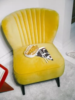 Marimekko Oiva - Siirtolapuutarha Eväsrasia, Luonnonvalkoinen -Terassitalo Kauppa Marimekko Marimade cont campaign AgustinFarias 01