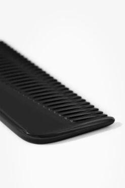 Nuori Kampa, Musta -Terassitalo Kauppa NUORI Dressing Comb Black closeup 2