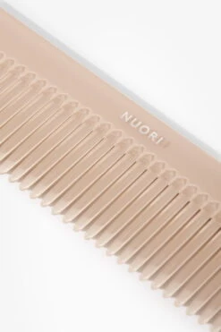 Nuori Kampa, Roosa -Terassitalo Kauppa NUORI Dressing Comb Rose closeup 1