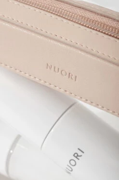 Nuori Sideway Toilettilaukku, 2 Kpl Setti, Roosa -Terassitalo Kauppa NUORI Sideway Travel Case Set Rose closeup