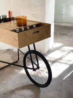 OOJA Displays K001 Kärry, Tammi - Musta -Terassitalo Kauppa OJ OO K001 SO B fiilis2