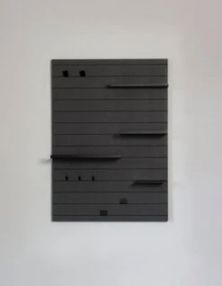 OOJA Displays W001 Hylly, Musta 9 OOJA Displays W001 Hylly, Musta -Terassitalo Kauppa OJ OO W001 VLC B front EE