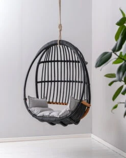 Parolan Rottinki Sirkka Riippukeinu, 2023, Musta -Terassitalo Kauppa Parolan Vuosikerta Klassikko Sirkka musta pehmuste harmaa