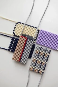 HAY Perla Puhelinlaukku, Milk 13 HAY Perla Puhelinlaukku, Milk -Terassitalo Kauppa Perla Phone Holder family 03 2