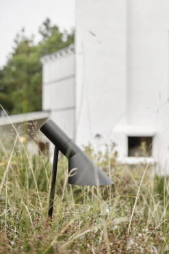 Louis Poulsen AJ Garden Pollarivalaisin, Lyhyt, 3000K, Ankkuri Ilman Liitäntää -Terassitalo Kauppa SS23 AJ Garden Small from top 10020role