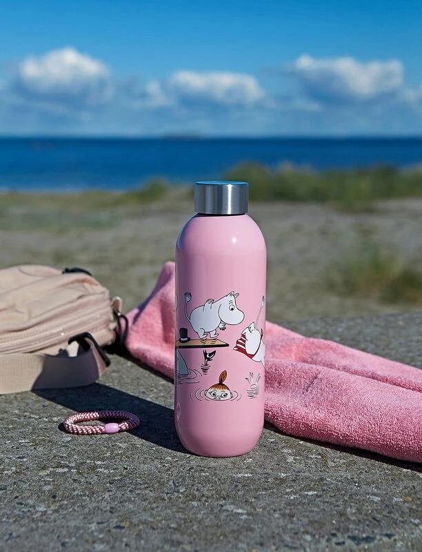 Stelton Keep Cool Juomapullo, 0,75 L, Vaaleanpunainen - Muumit 4 Stelton Keep Cool Juomapullo, 0,75 L, Vaaleanpunainen - Muumit - Image 2