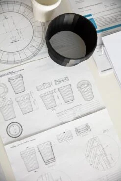 HAY Shade Bin Roskakori, Musta -Terassitalo Kauppa Shade Bin black Shade Bin off white 1