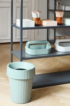 HAY Shade Bin Roskakori, Vihreä -Terassitalo Kauppa Shade Bin dusty green Tool Box dusty green Container brown New Order shelving charcoal