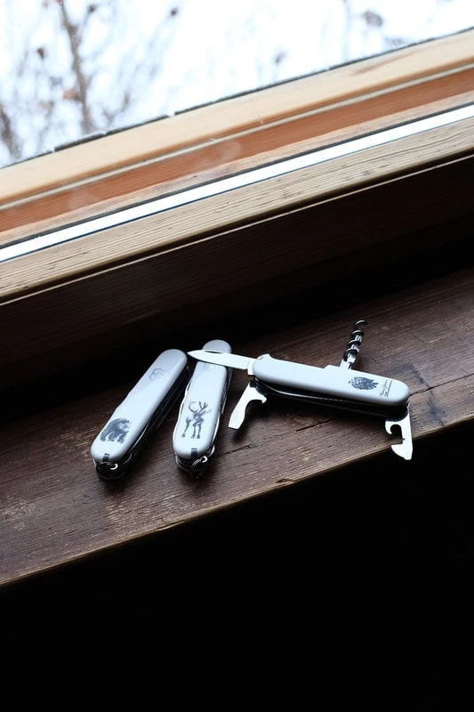 Teemu Järvi Illustrations Victorinox Linkkuveitsi, Hyttynen 7 Teemu Järvi Illustrations Victorinox Linkkuveitsi, Hyttynen - Image 5