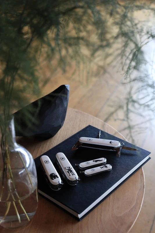 Teemu Järvi Illustrations Victorinox Linkkuveitsi, Poro 7 Teemu Järvi Illustrations Victorinox Linkkuveitsi, Poro - Image 5