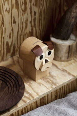 Spring Copenhagen Tinder Dog Säästöpankki -Terassitalo Kauppa Tinder dog Jesper Wolff shelf Spring Copenhagen 1