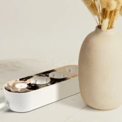 MyNolla MyNolla Strip Jatkojohto, Salaperäinen Karhu, Valkoinen 11 MyNolla MyNolla Strip Jatkojohto, Salaperäinen Karhu, Valkoinen -Terassitalo Kauppa White bear vase square