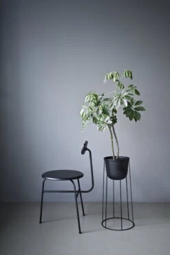 MENU Wire Jalusta, Iso, Musta -Terassitalo Kauppa Wire Pot Location 2015 03 Download 300dpi JPG 28RGB29 198764