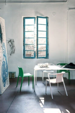 Magis Air Tuoli Käsinojilla, Valkoinen 12 Magis Air Tuoli Käsinojilla, Valkoinen -Terassitalo Kauppa airchair airarmchair striped