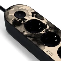 MyNolla MyNolla Strip Jatkojohto, Salaperäinen Karhu, Musta 9 MyNolla MyNolla Strip Jatkojohto, Salaperäinen Karhu, Musta -Terassitalo Kauppa black bear close