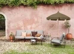 Ferm LIVING Lull Aurinkovarjo, Pyökki – Oliivinvihreä 11 Ferm LIVING Lull Aurinkovarjo, Pyökki – Oliivinvihreä -Terassitalo Kauppa fermLIVING SS22 LullUmbrella MilitaryOlive image 1