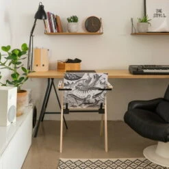 Yrjö Kukkapuro Muumi Tuoli, Iso -Terassitalo Kauppa moomin chair large tyopoydan edessa 1280x1280 1